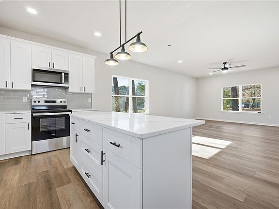 4th image of 6050 Mooretown Rd