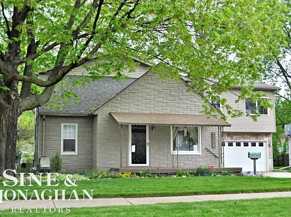 20285 Huntington Ave, Harper Woods, MI 48225