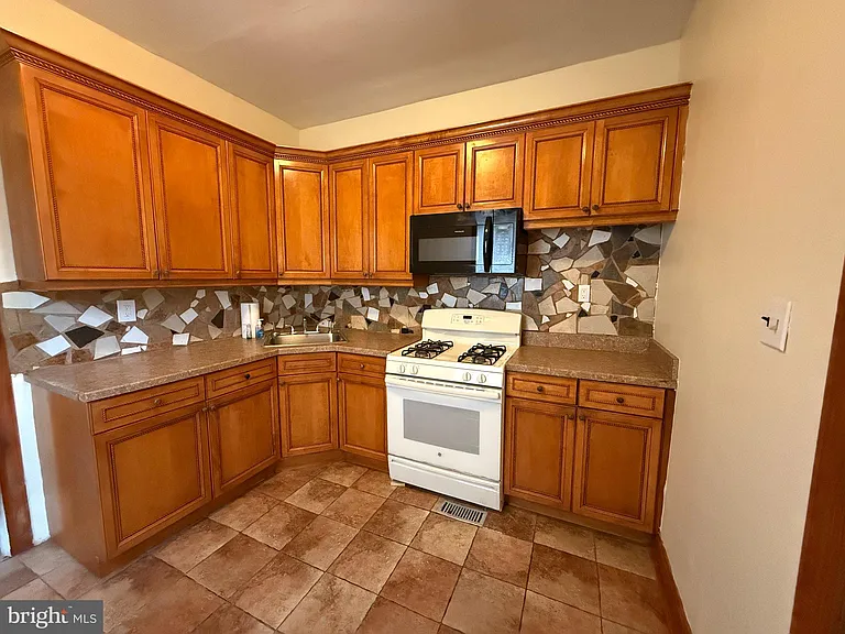 4216 Wyalusing Ave — Photo 12
