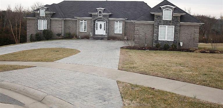1st image of 516 Forest Oaks Dr