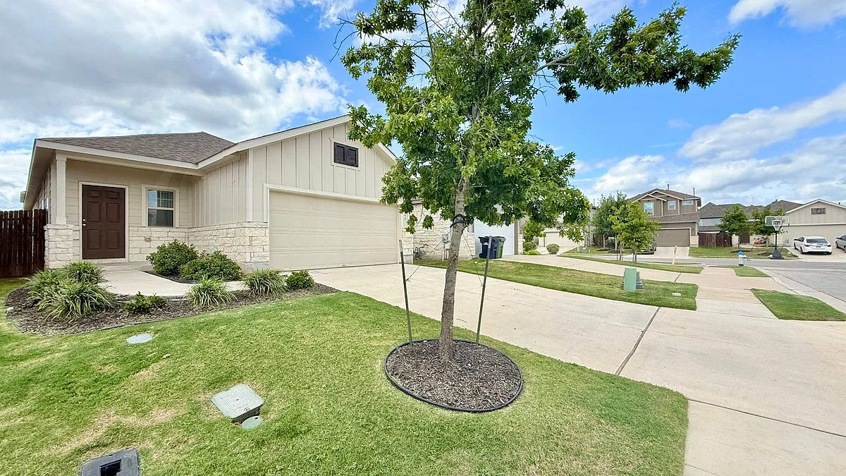 3 bed, 2.0 bath, 1540 sqft, $2,000 — Photo 3