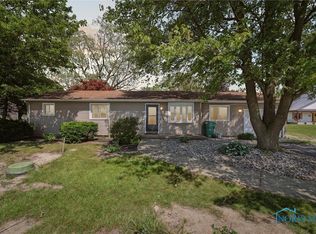 17918 Dunbridge Rd, Bowling Green, OH 43402