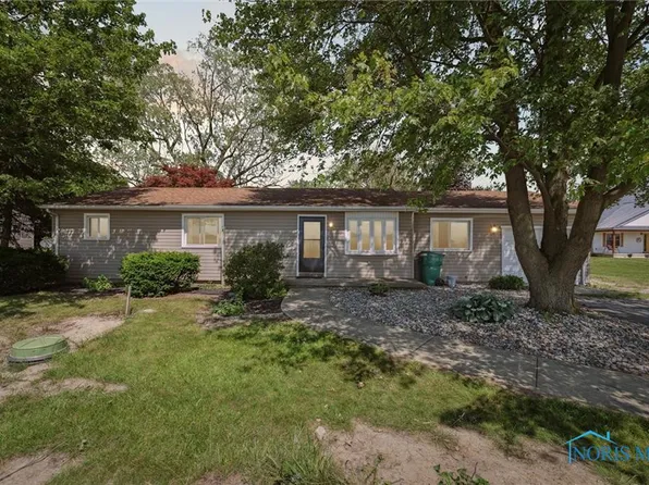 17918 Dunbridge Rd, Bowling Green, OH 43402