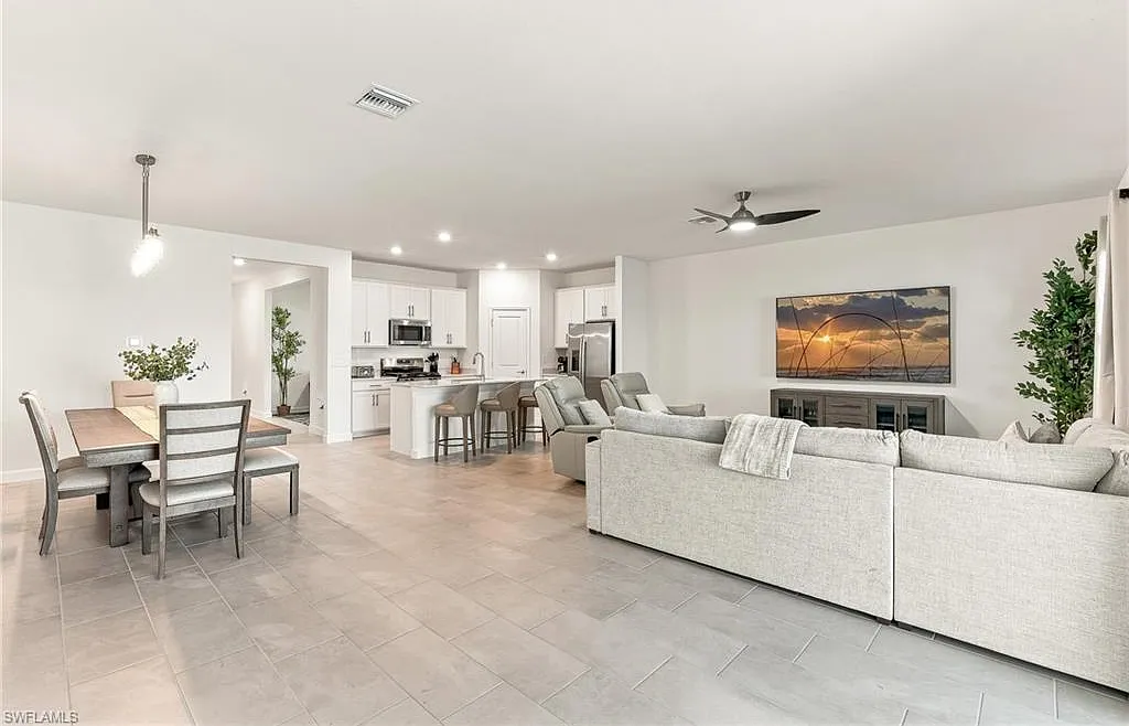 3 bed, 3.0 bath, 2198 sqft, $8,000 — Photo 2