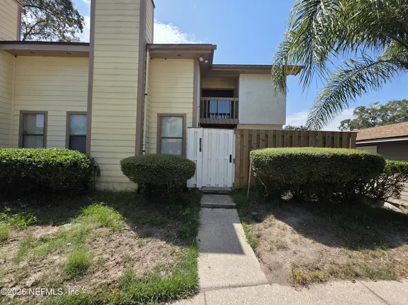 1301 Defender Ct W, Atlantic Beach, FL 32233