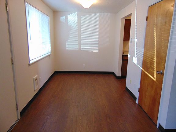4th image of 2329 Jefferson St APT 12