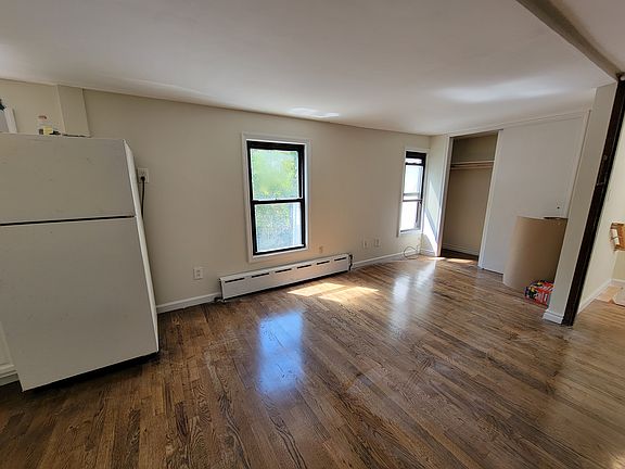 3rd image of 388 17th St #3A