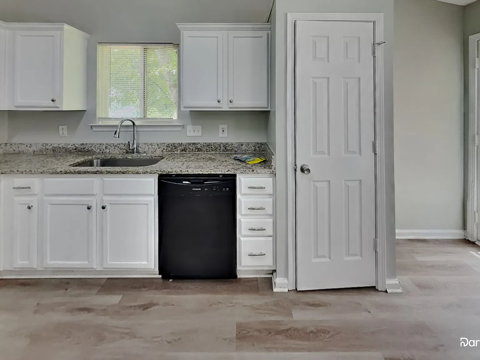 3 bed, 2.0 bath, 1200 sqft, $1,825 — Photo 4
