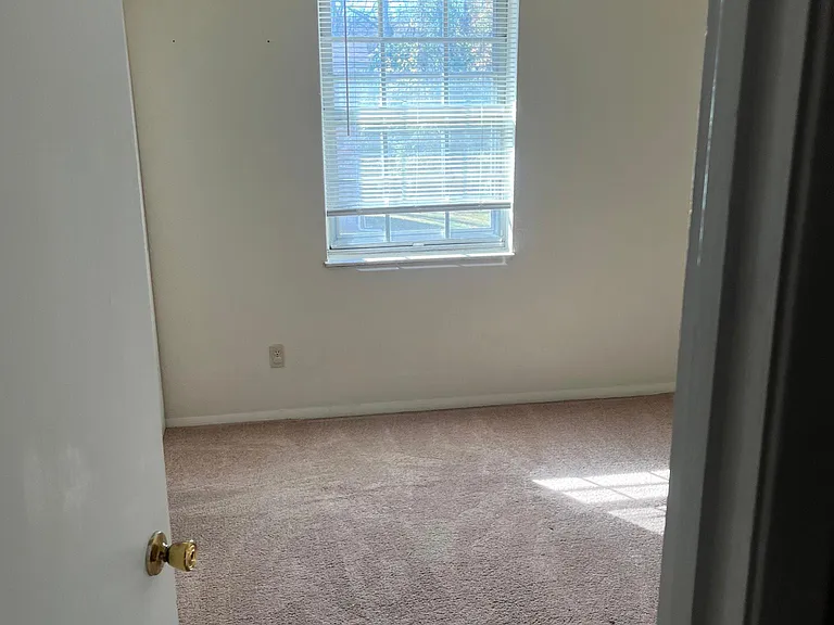 1 Meramec Ln #C — Photo 8