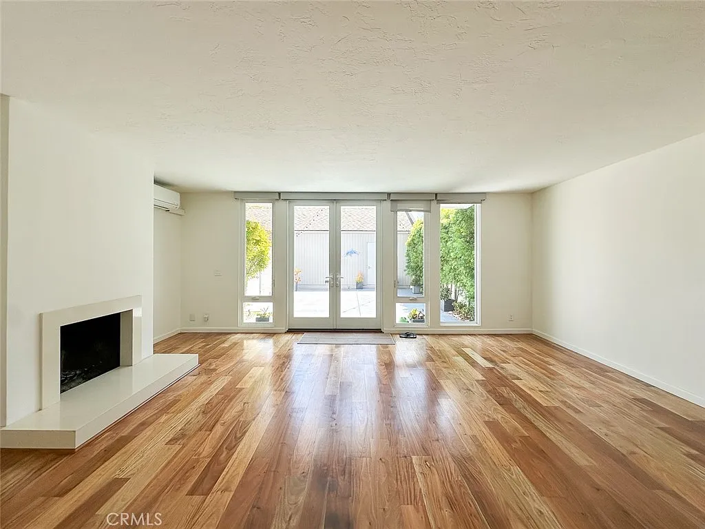 3 bed, 2.5 bath, 1500 sqft, $5,000 — Photo 2