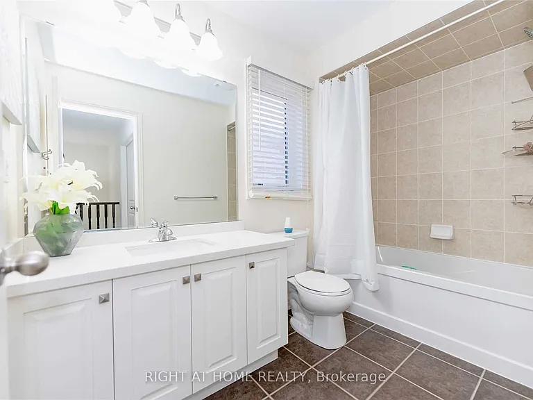 41 Dufay Rd — Photo 8