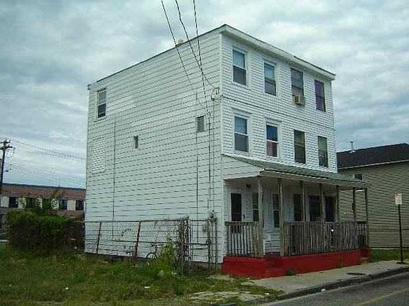 5th image of 124 Bay St