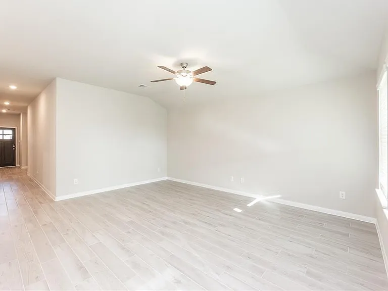7214 Toluca Dr — Photo 10