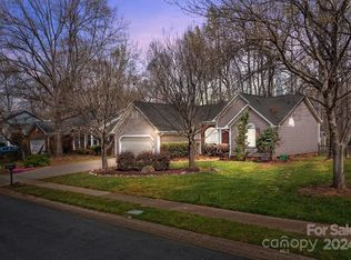 8118 Martindale Ln, Charlotte, NC 28216