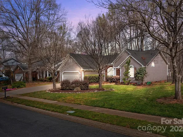 8118 Martindale Ln, Charlotte, NC 28216