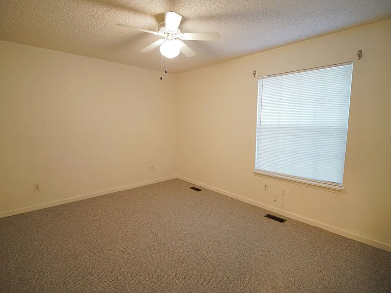2335 Parrot Ln — Photo 17