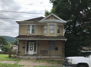 402 N 7th St, Martins Ferry, OH 43935