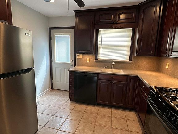 4th image of 327 Eagle St #1
