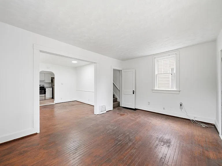 1211 Emily St — Photo 2