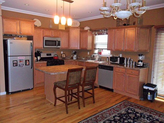 5th image of 315 Yetman Ave