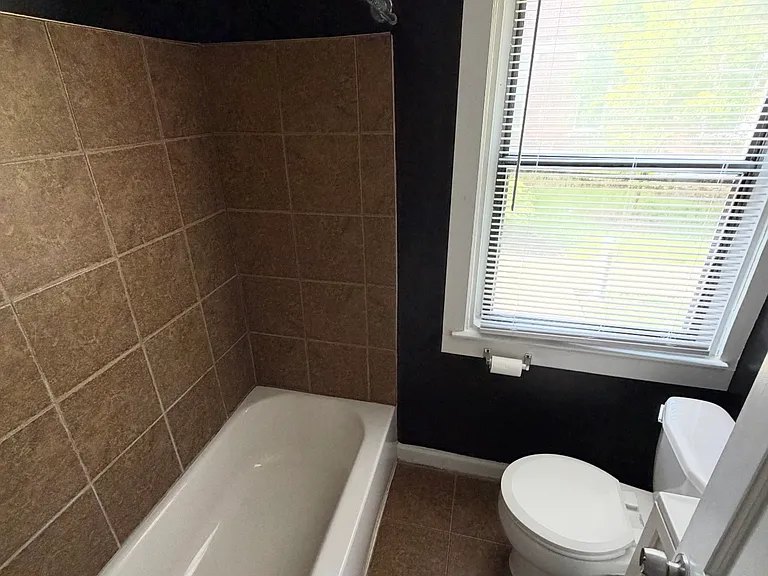 2123 N College Ave #4 — Photo 4