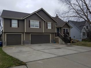 411 Fletcher Dr, Smithville, MO 64089