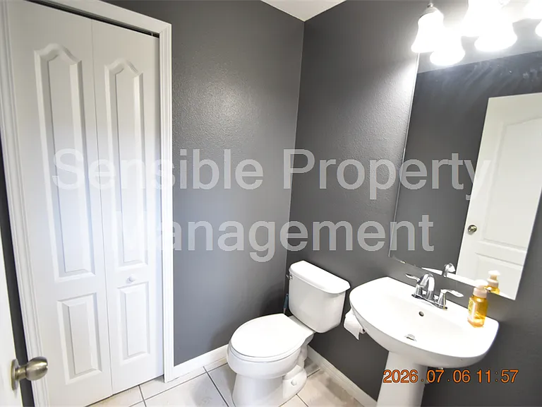 13556 Fladgate Mark Dr — Photo 2