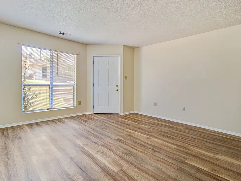 Lamplighter Apartments — Photo 11