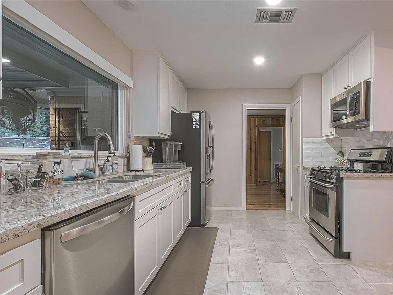 6414 Pineshade Ln — Photo 7