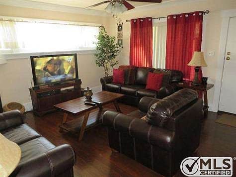 2nd image of 367 W Wilson Ave