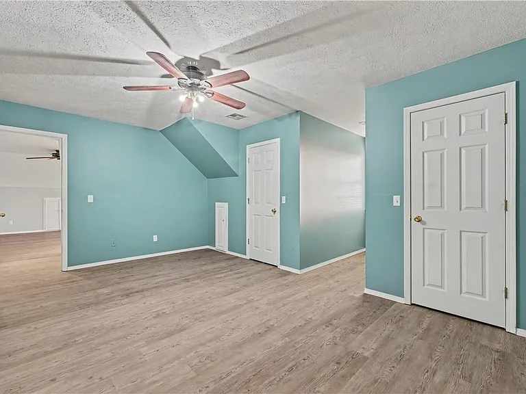 1092 N Main St — Photo 7