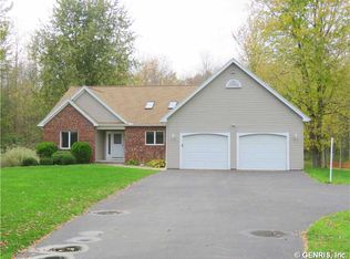 5825 Pease Rd, Williamson, NY 14589