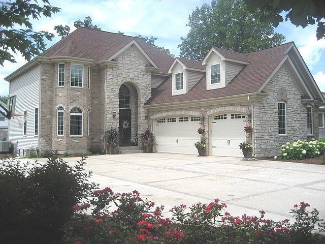 1st image of 315 Earl Ave