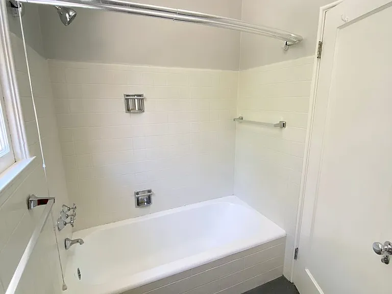 Bellevue Apartments — Photo 36