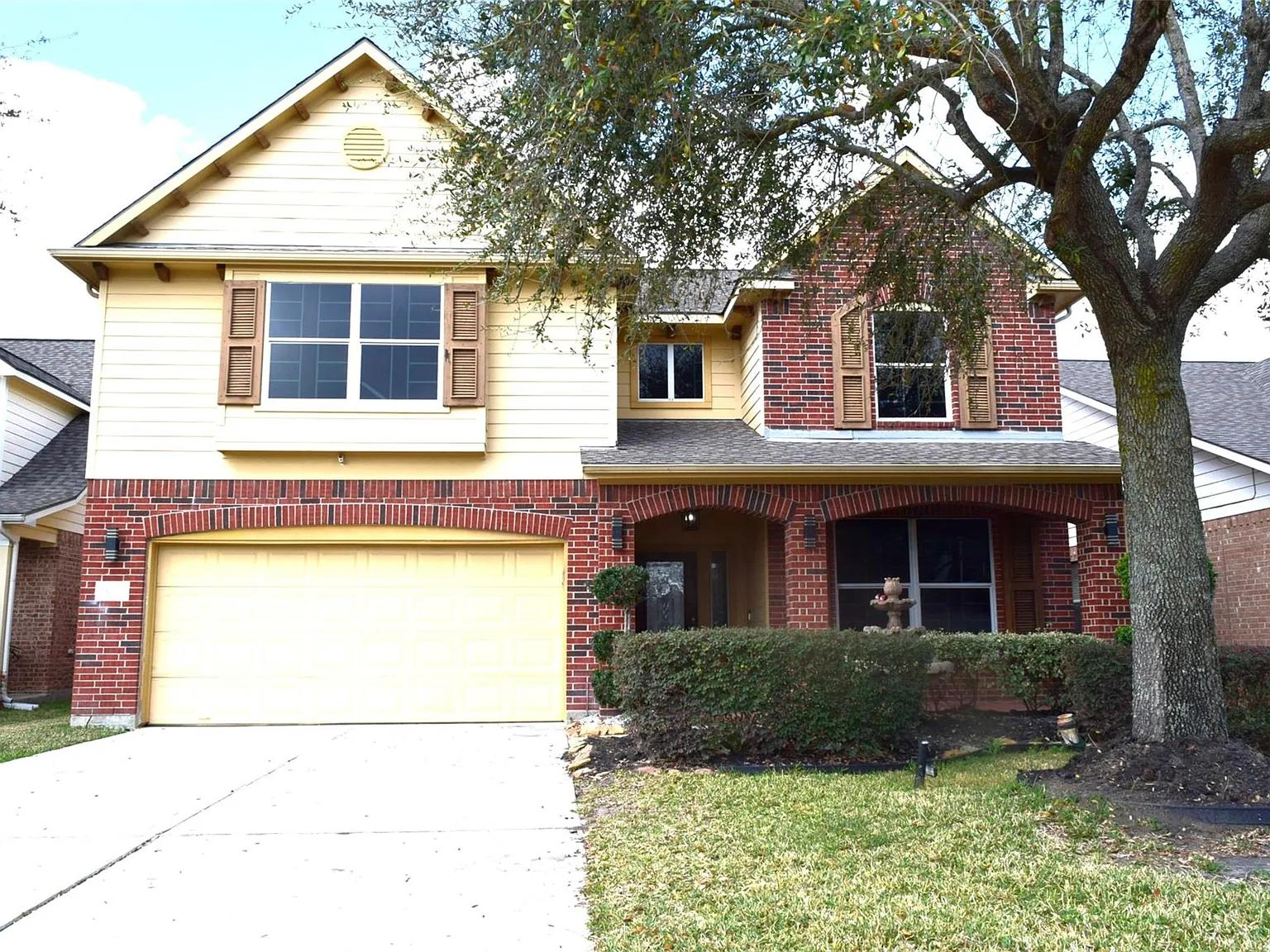 4 bed, 2.5 bath, 2997 sqft, $2,300 — Photo 2