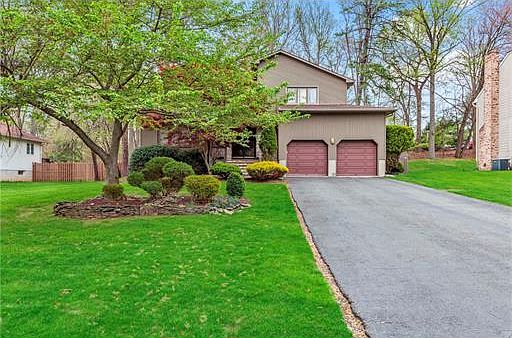 1st image of 8 Cambridge Ct