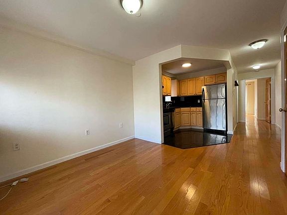4th image of 25-46 14th St #2B