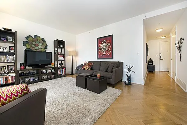 Sold by R New York | media 30