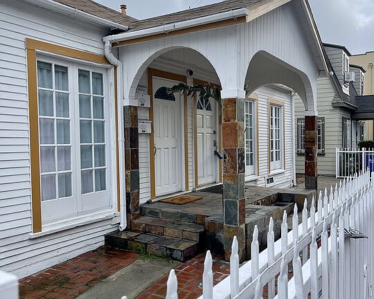 5th image of 354 S Benton Way