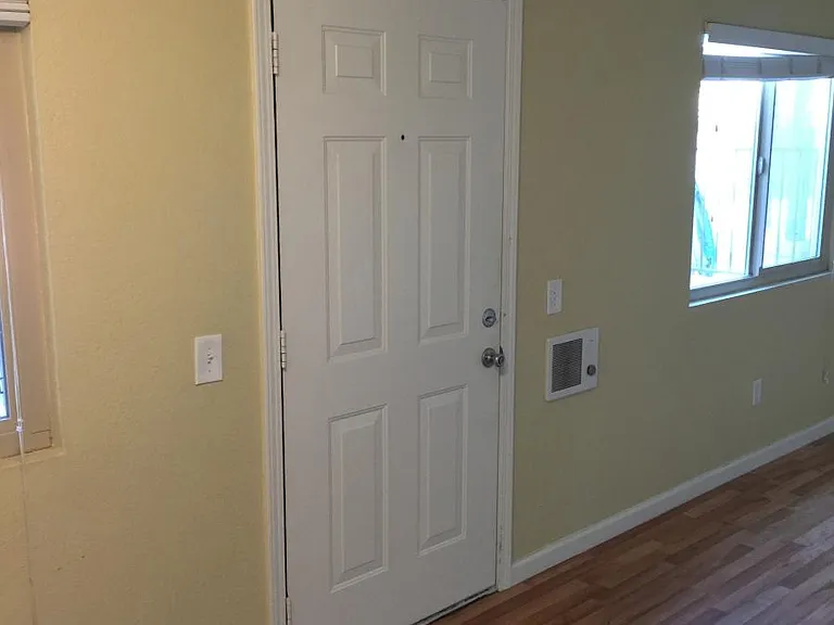 2743 B St #14 — Photo 22