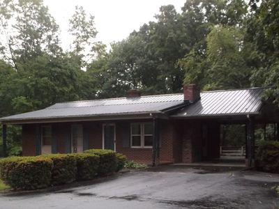 130 Hartley Ln, Pilot Mtn, NC, 27041