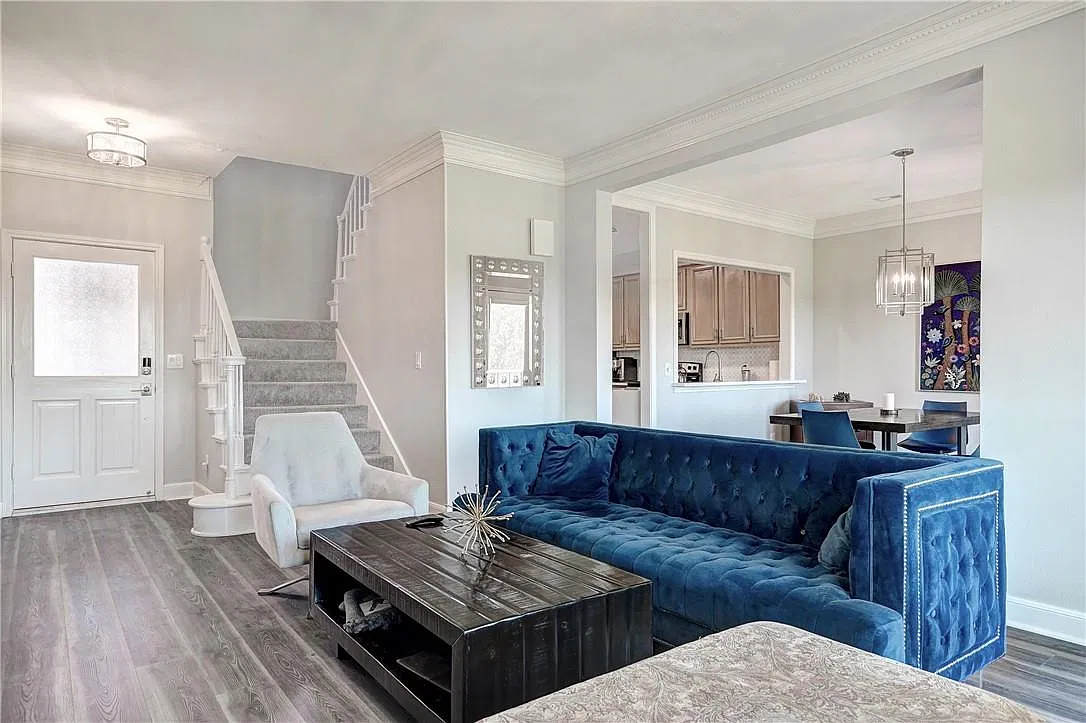 2 bed, 2.5 bath, 1641 sqft, $3,900 — Photo 2