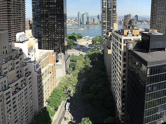 4th image of 240 E 47th St APT 25D