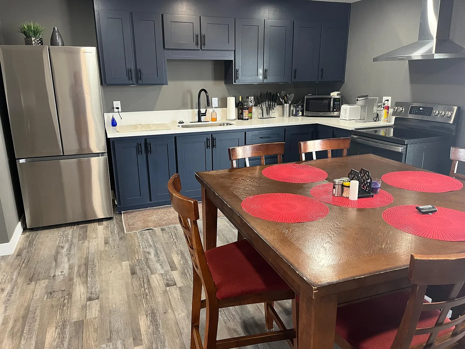 4 bed, 1300 sqft, $2,495 — Photo 4