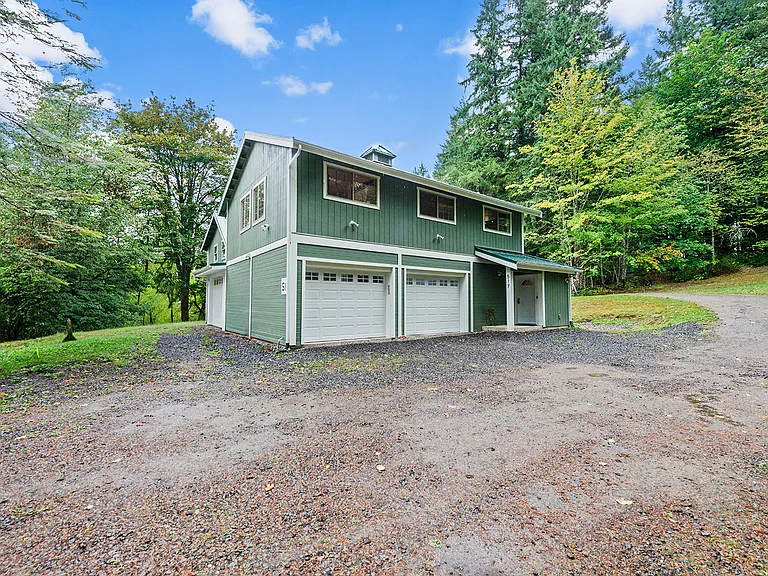 517 NW Old Orchard Way — Photo 1