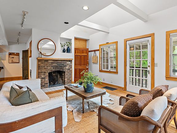 3rd image of 1812 Ashwood Ave