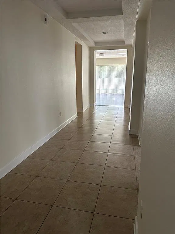 4 bed, 4.0 bath, 3289 sqft, $4,000 — Photo 4