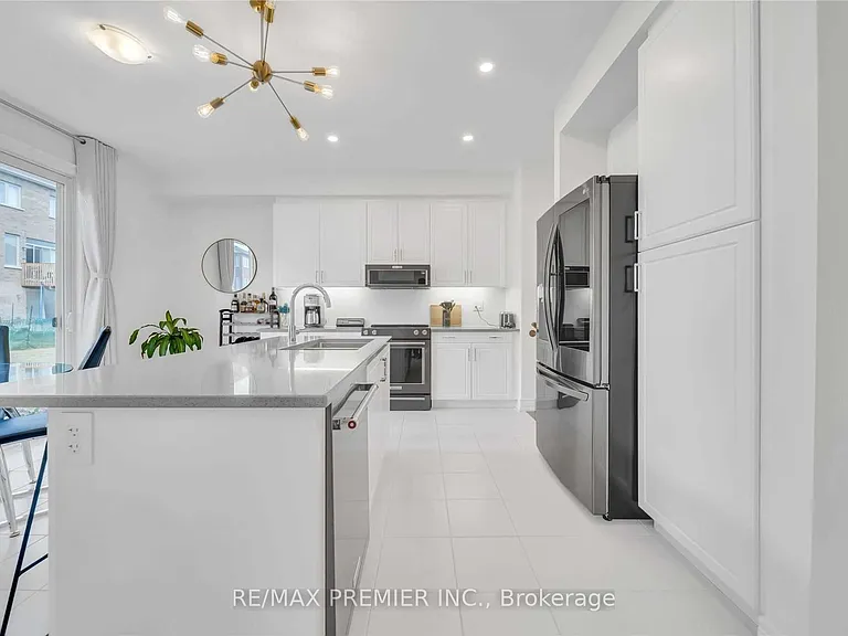 220 Seaview Hts — Photo 5