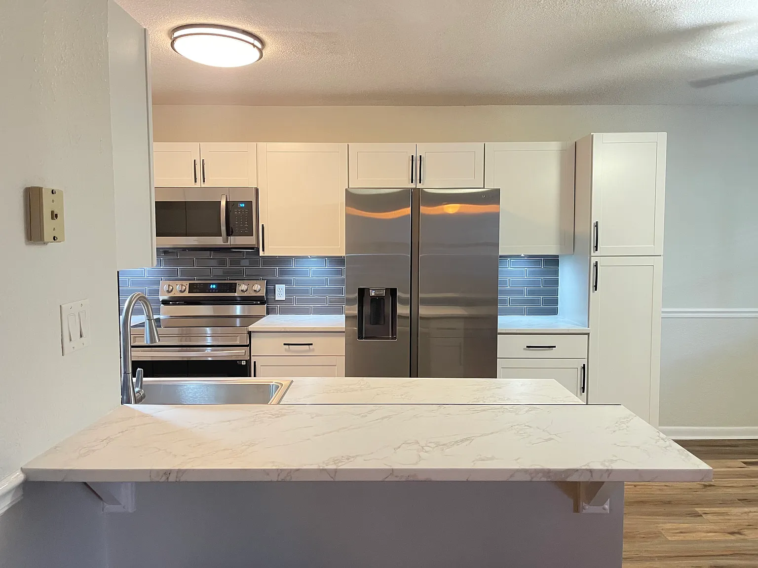 1100 Shoreline Dr — Photo 2