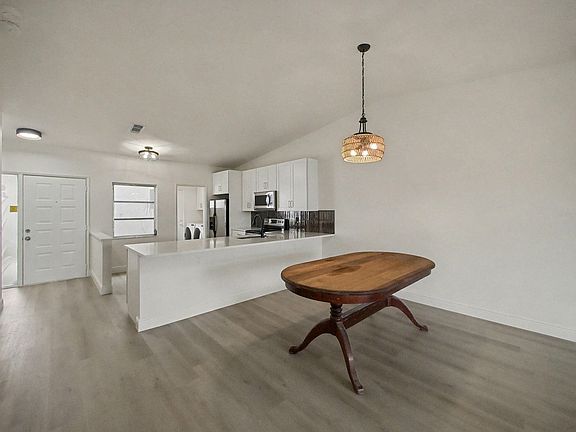 3rd image of 8324 Summerbreeze Lane